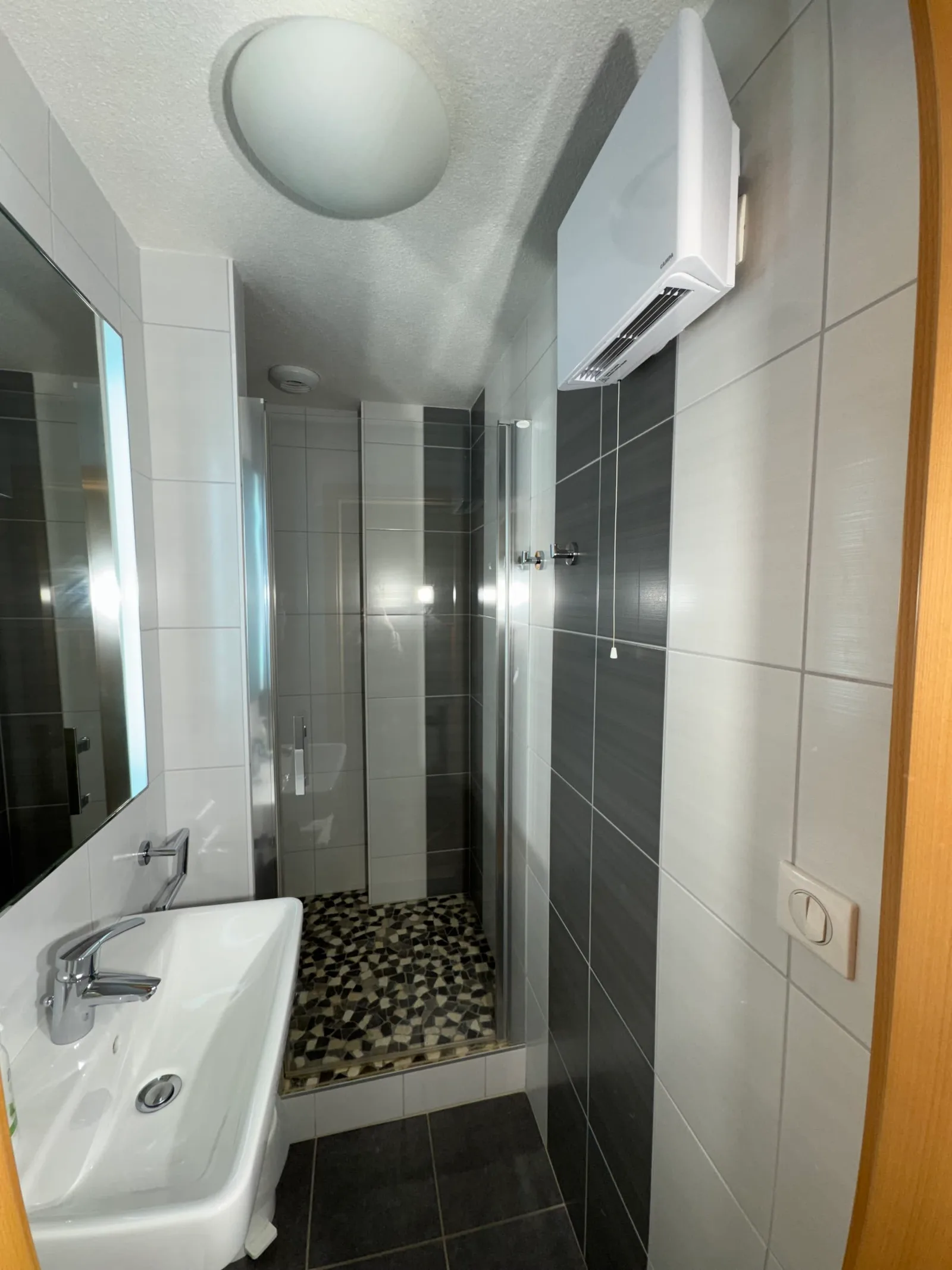 Chambre Sérénité : la salle d’eau et sa douche à l’italienne