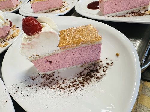Entremets framboise et chantilly
