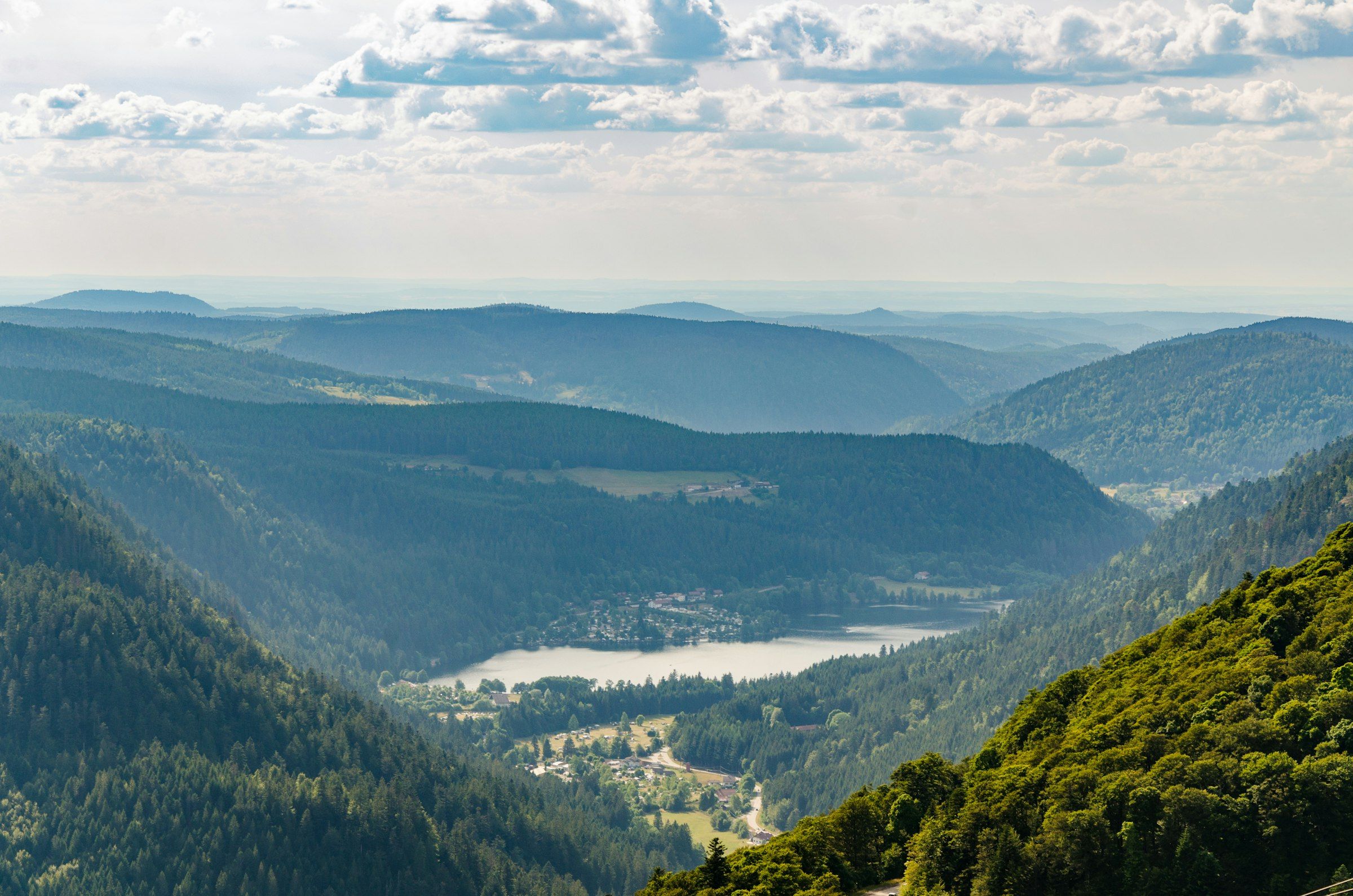 Le lac de Retournemer et les forêts des Vosges
